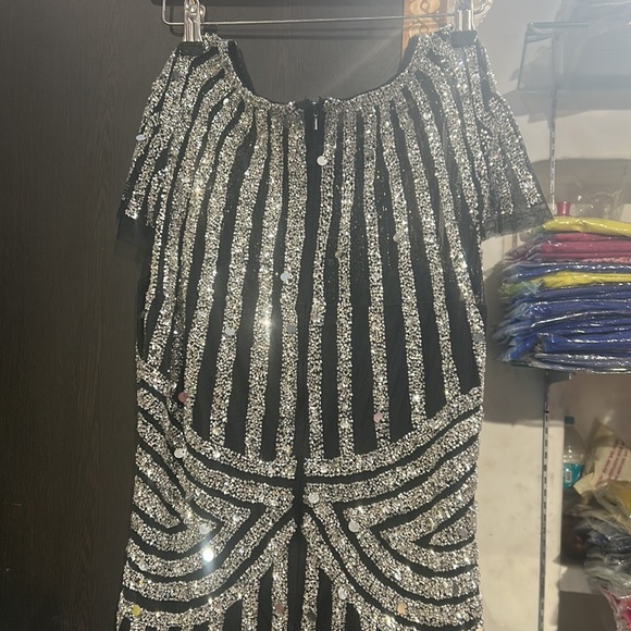 Long skinny black Elegence gown - Picture 9 of 11